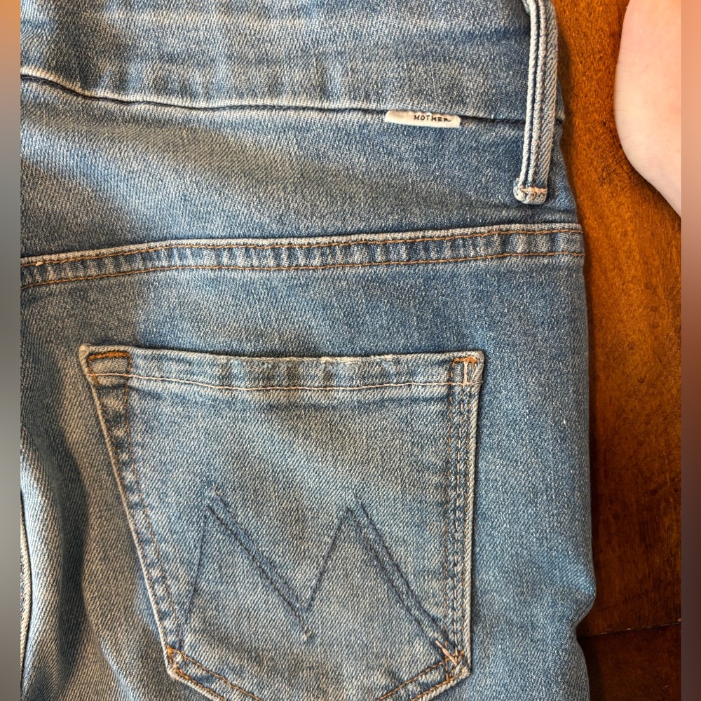 MOTHER High-Rise Light Blue Jeans with Embroidered Yellow Leopard - Picture 8 of 10